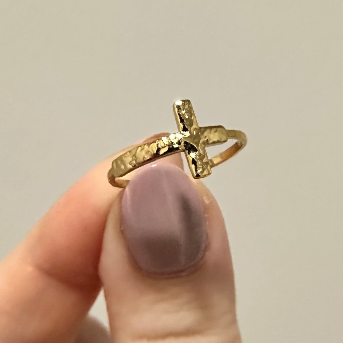 Hammered Cross Ring - Gold