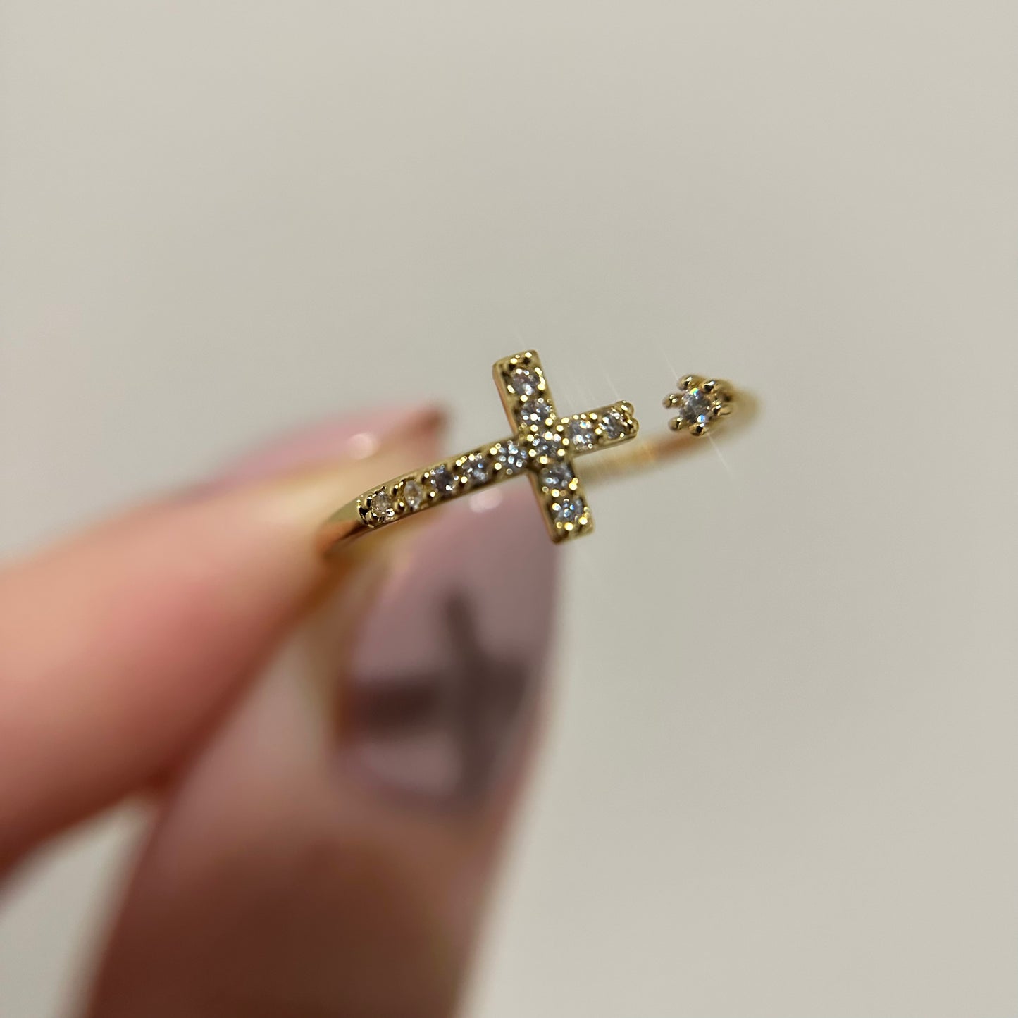 Dazzling Cross Ring - Gold