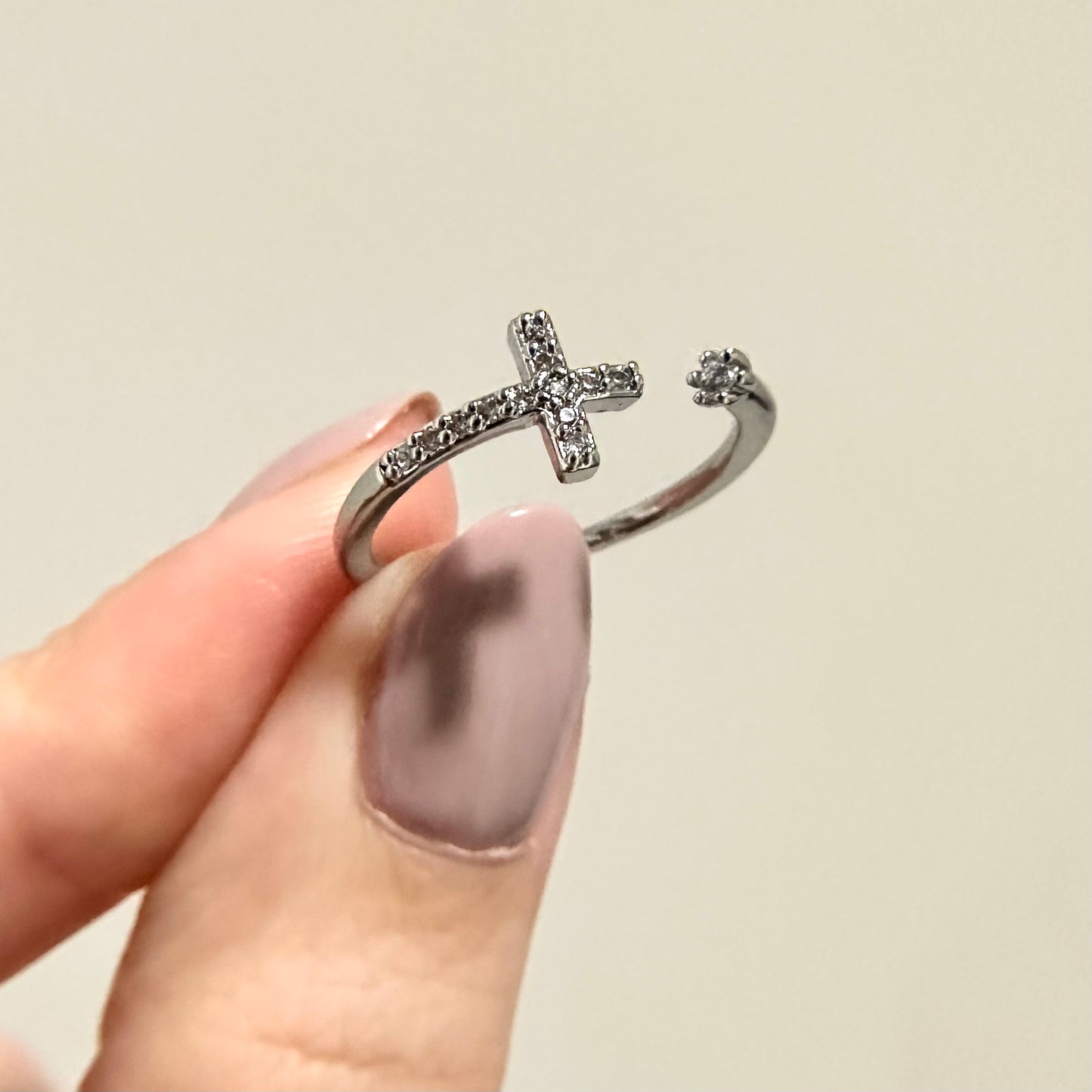 Dazzling Cross Ring - Silver